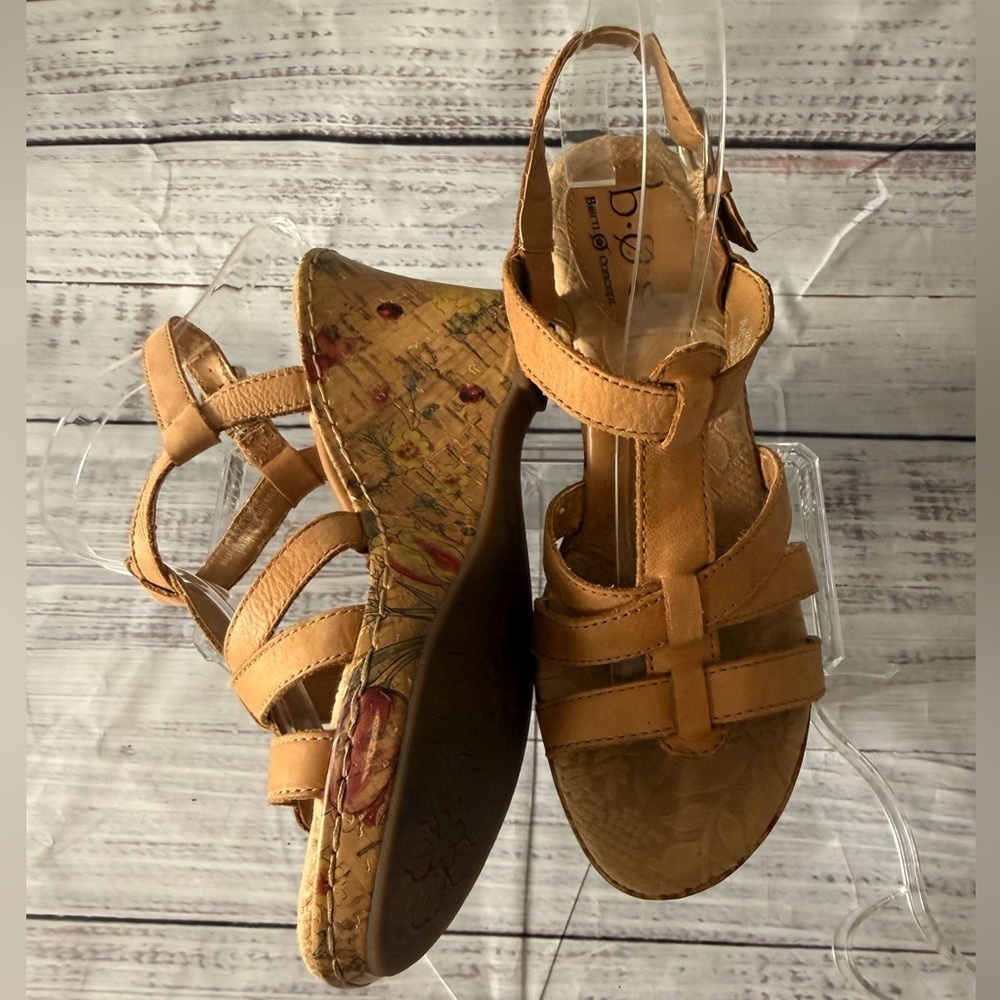 boc Born Sandals Womens 7 Strappy Tan Leather Wedge Buckle Strap Casual